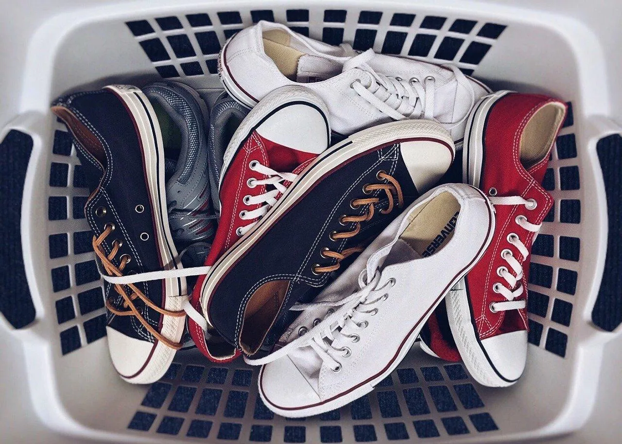 Un entretien doux préserve la ligne, la matière et le confort d'une sneaker.